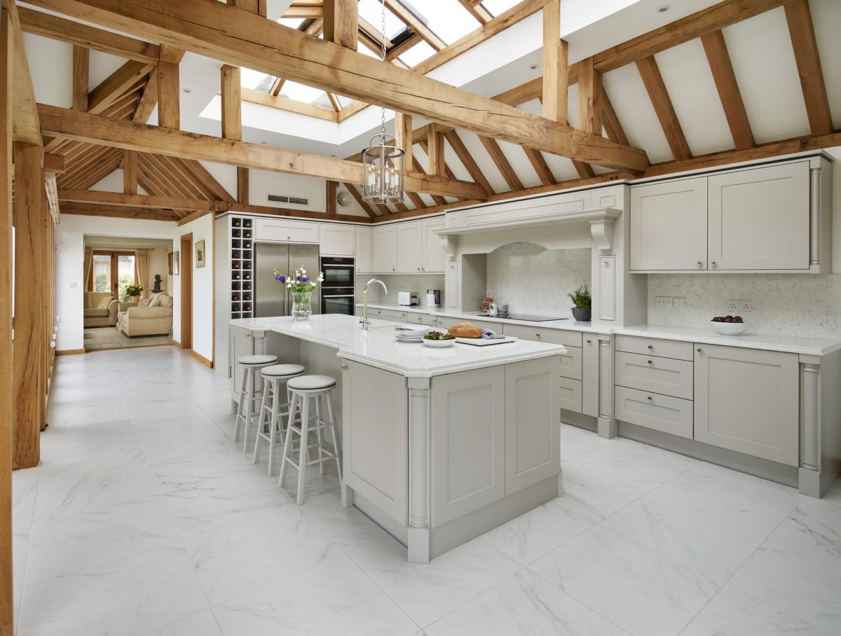 LUXURY SHAKER KITCHEN IN COUNTRYSIDE BARN