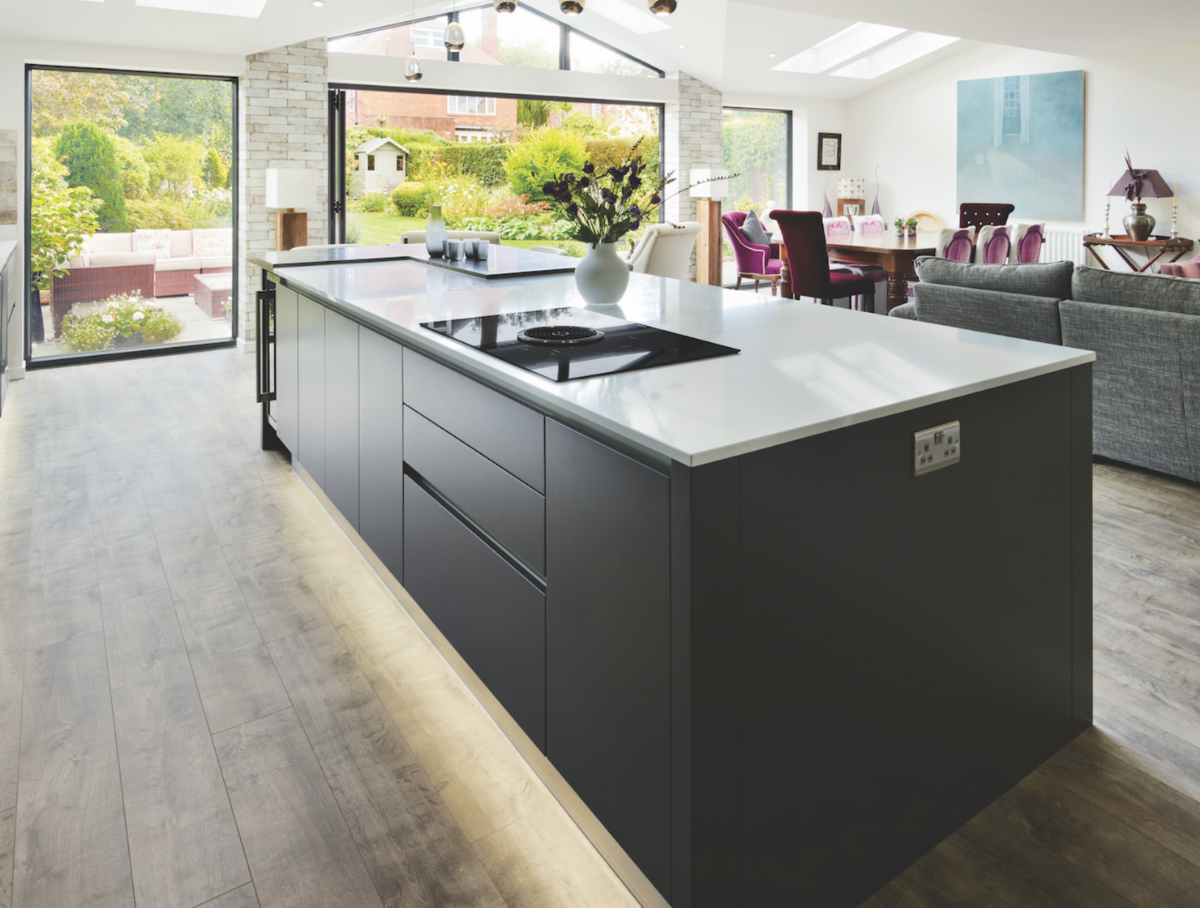 HANDLELESS KITCHEN IN ANTHRACITE GREY